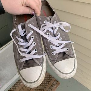 Grey Low Top Converse 👟